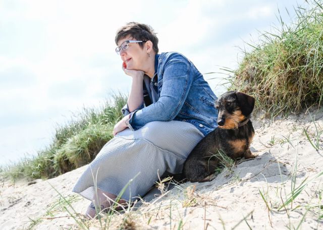 🤍Eine kleine Auszeit am Meer. Für dich allein oder mit deiner Familie. 🤍  #zeitfuermich #ichbinesmirwert #schadewaldfotografie #portraits #portraitphotography #color #nikon #adobe #wittmund #ostfriesland #wangerland #dog #dogsofinstagram #family #photography #schillig #nordsee #memories